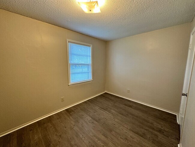 Building Photo - 4036 Tavineer Dr