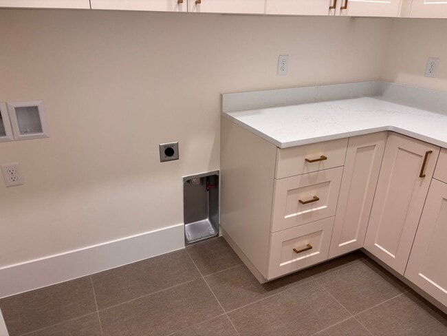 Building Photo - BRAND NEW 5 bed | 3.5 bath | 3 car garage ...