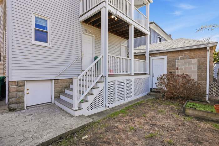 Building Photo - 95 Capen St