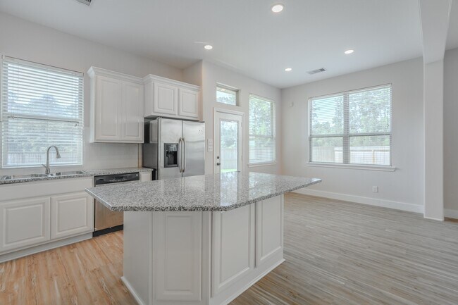 Building Photo - 118 Cheswood Manor Drive