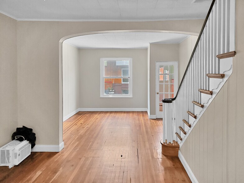 Building Photo - 2005 Mercy St