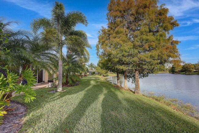 Building Photo - 11361 SW Pembroke Dr