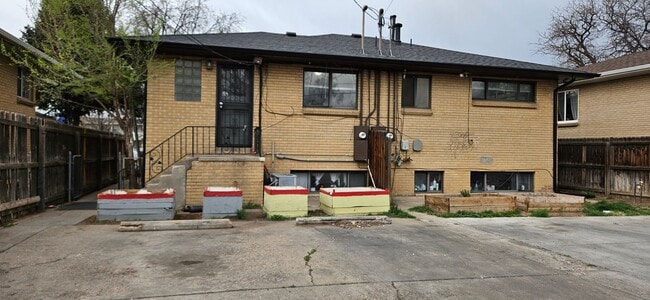 Building Photo - 1134-1138 Akron St