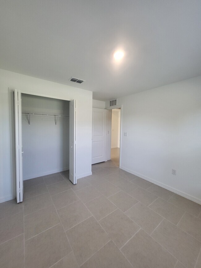 Building Photo - 3609 W Gator Cir