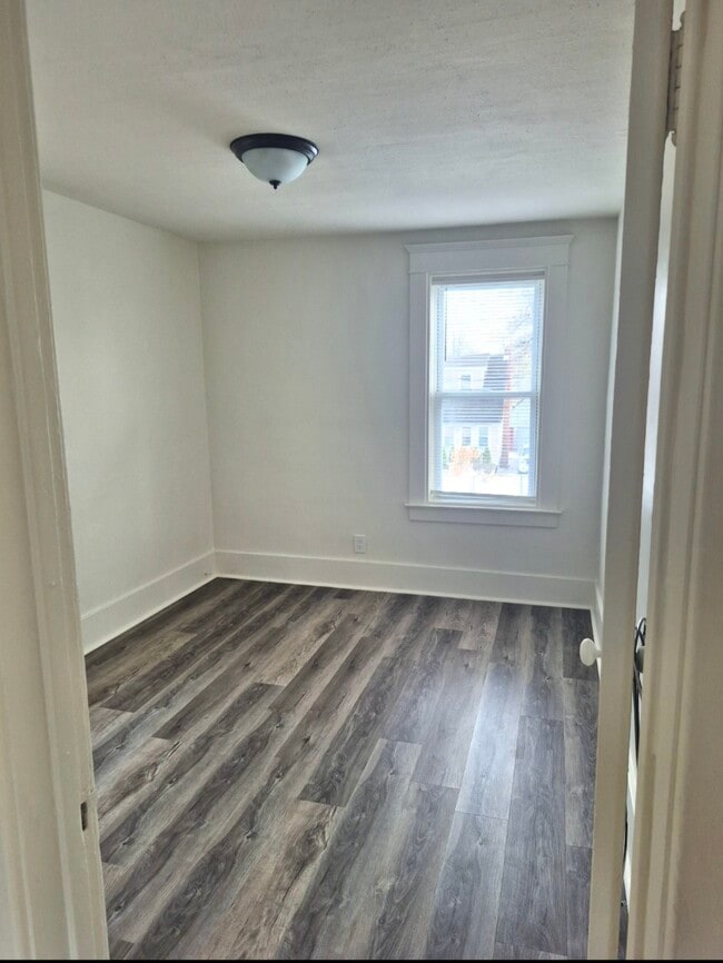 Building Photo - 84 Stout St