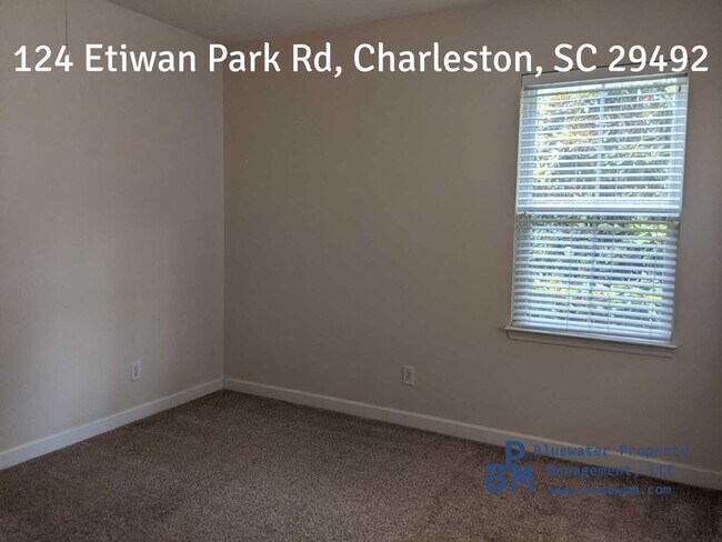 Building Photo - 3 Bed, 2.5 Bath, 1,966 Sq Ft, Pet-friendly