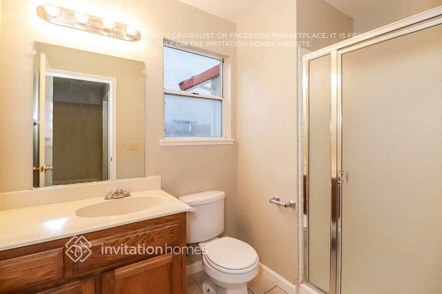 Building Photo - 710 E Jonquil Dr