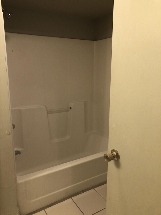 Building Photo - 428 W Locust St