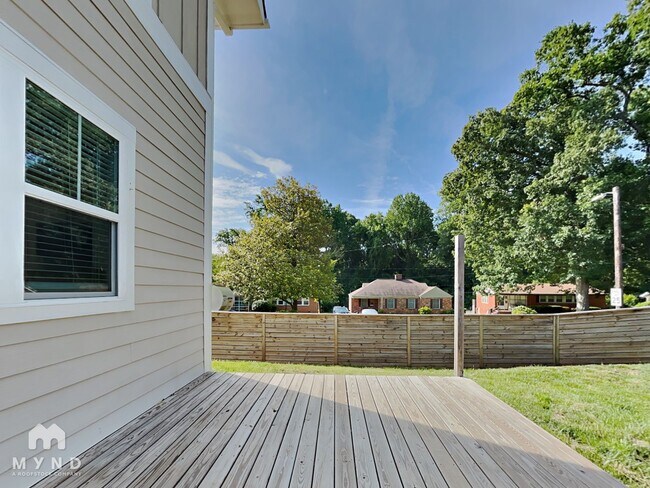 Building Photo - 1411 Walton Rd