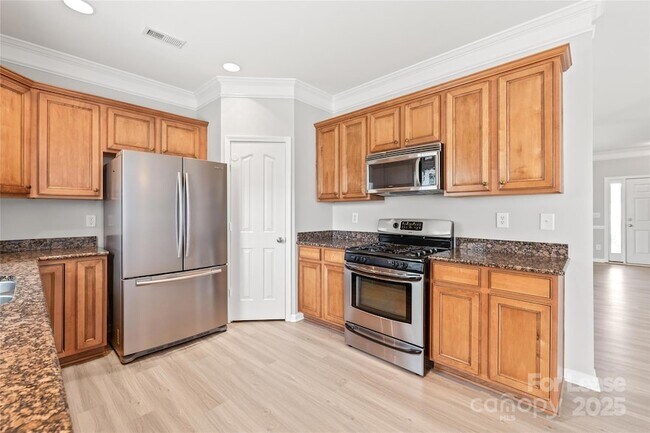 Building Photo - 7001 Dacian Ln
