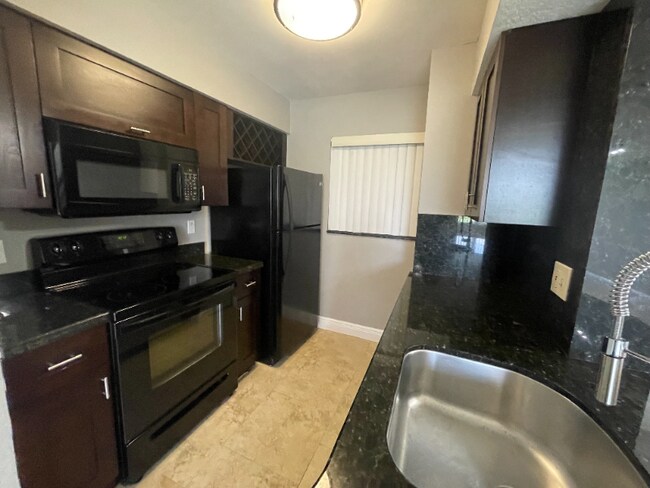 Building Photo - 2871 N Oakland Forest Dr