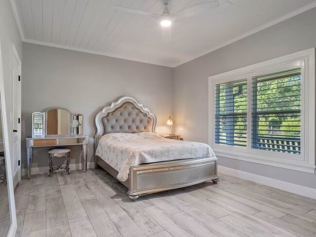 Building Photo - 5660 Deer Path Ln