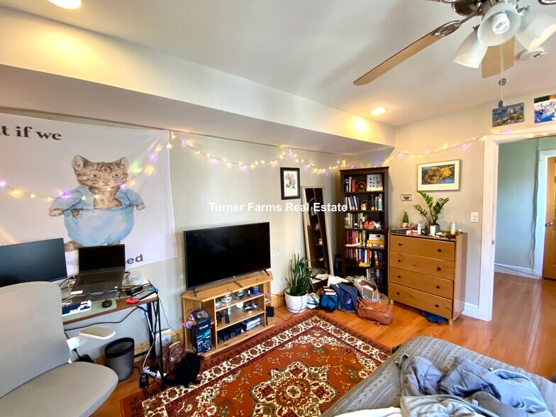 Building Photo - 21 Dorr St