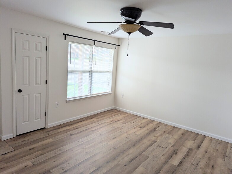 Living room - 2237 Spring Meadow Ln SE