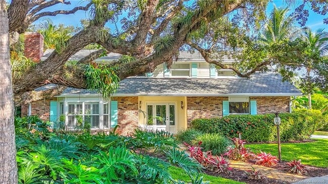 Primary Photo - 4 Via Lucindia Dr S