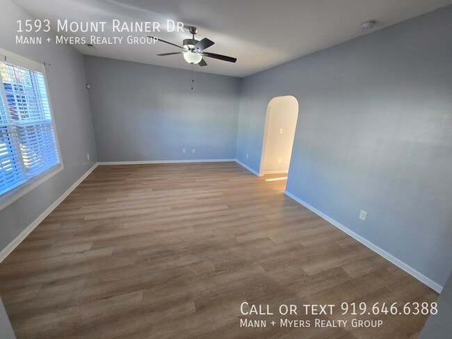 Building Photo - 1593 Mount Rainer Dr