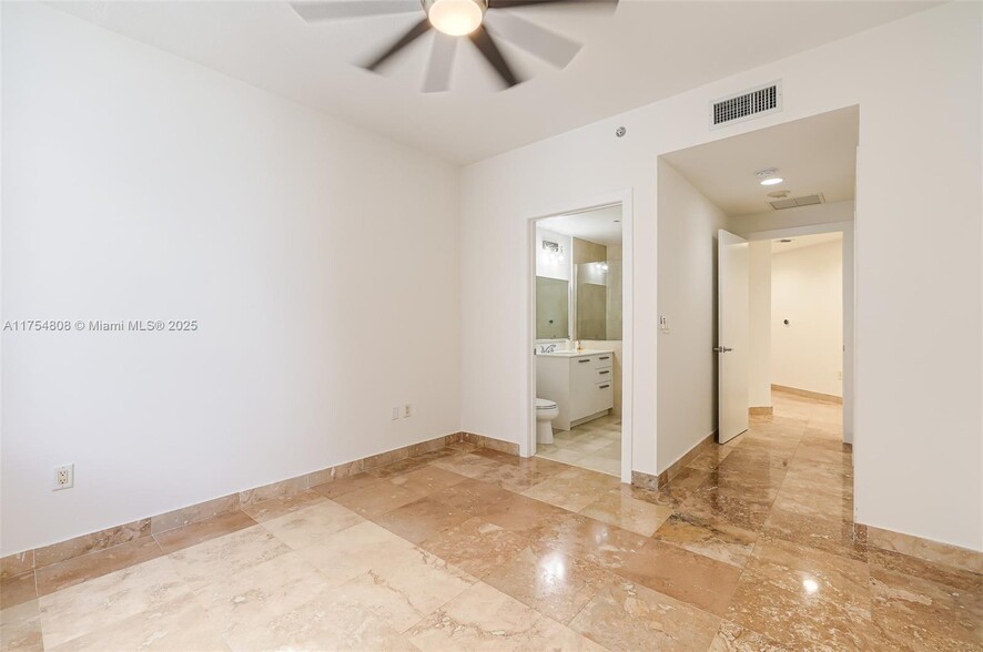 Building Photo - 1050 Brickell Ave