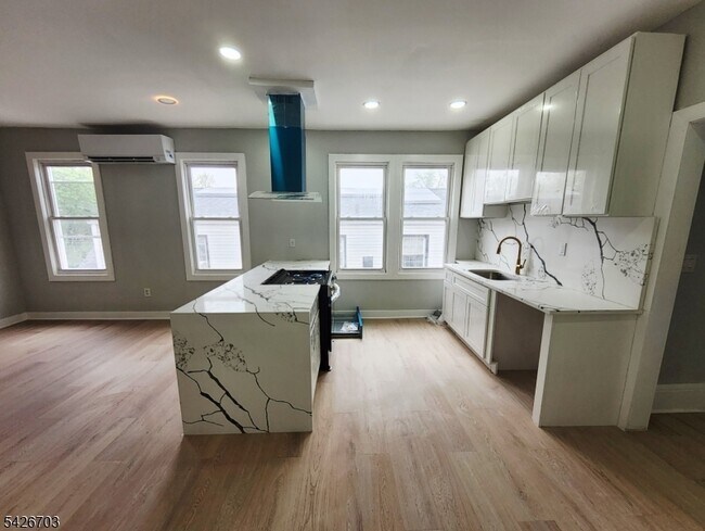 Building Photo - 49 Union Pl