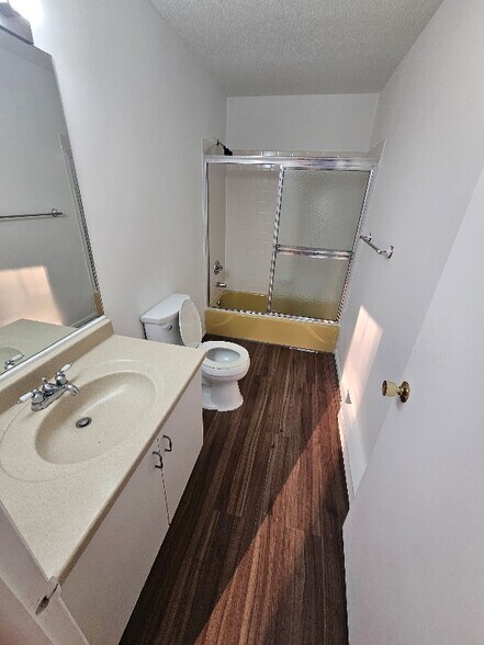 Building Photo - 136 Kane St