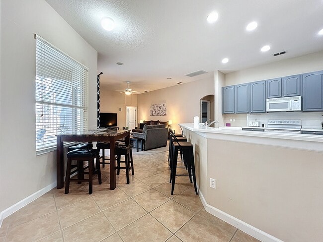 Building Photo - 518 Brighton Dr