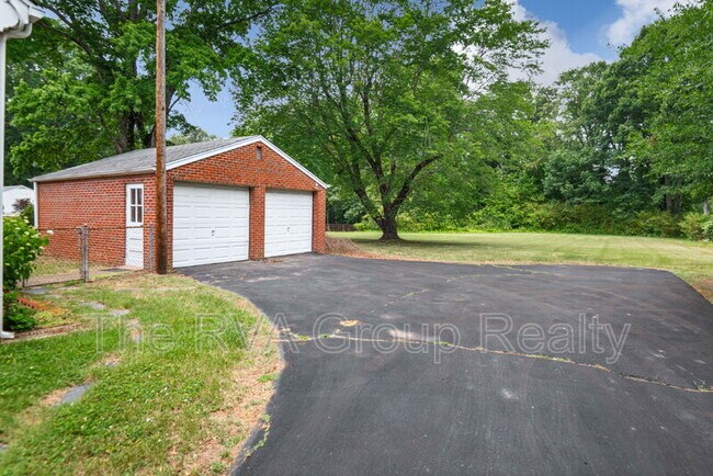 Building Photo - 10530 Lambeth Rd