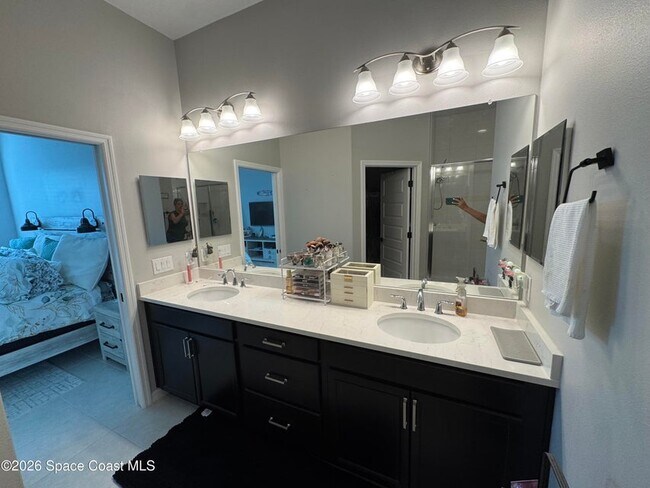 Building Photo - 3010 Avalonia Dr