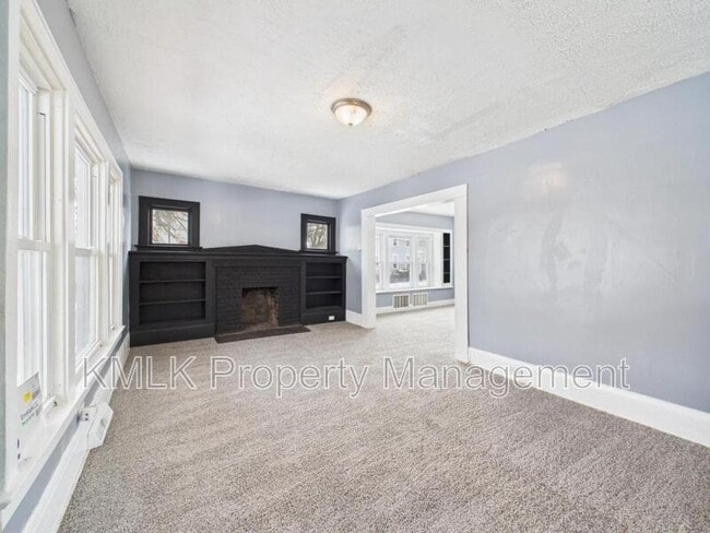 Building Photo - 594 Columbia Ave