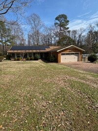 Building Photo - 305 Glen Oak Dr