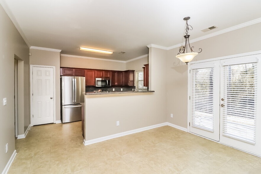 Building Photo - 6035 Gladiola Way