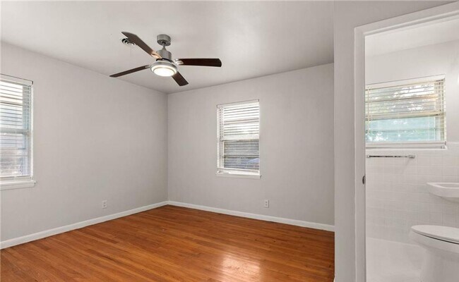 Building Photo - Renovated 4-bedroom 1.5 bathroom home!  Housing accepted! $500 off first months rent!
