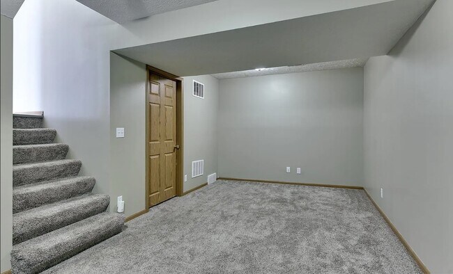 Building Photo - 7910 Redick Ave