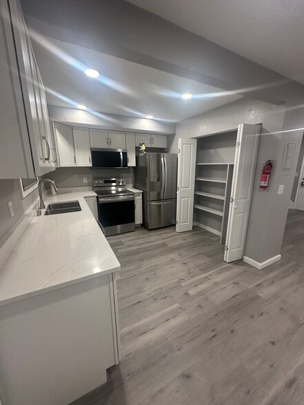 Building Photo - 1410 Juneau St