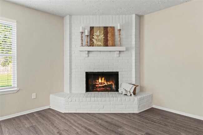 Building Photo - 7519 Wovenwood Ln