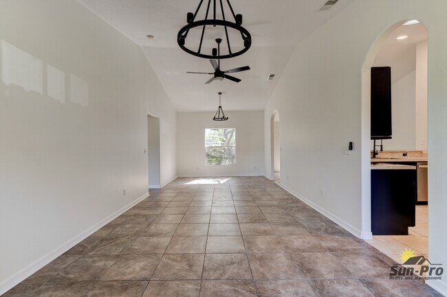 Building Photo - 5505 Magnolia Ave