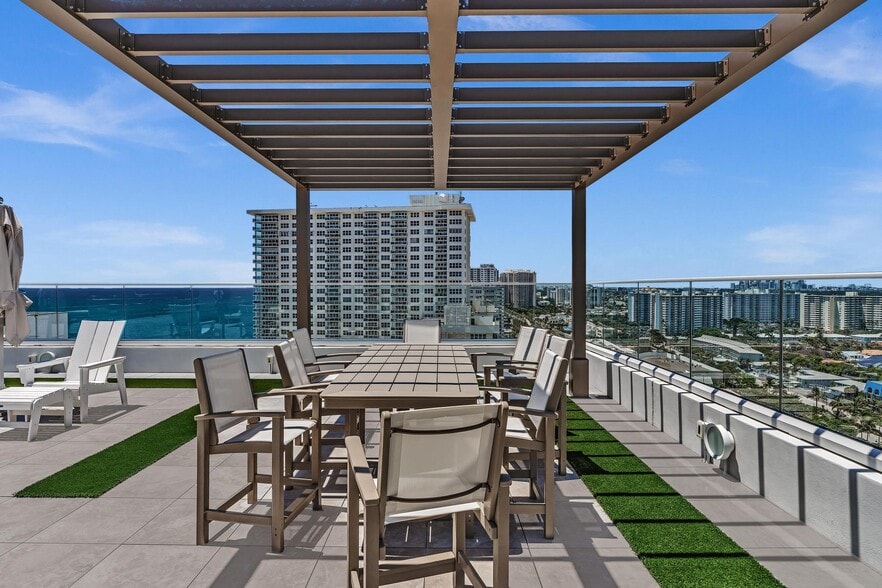 Plenty of Seating on the Pool Deck! - 4020 Galt Ocean Dr
