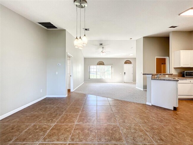 Building Photo - 1364 Hillview Dr