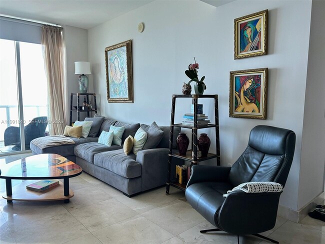 Building Photo - 218 SE 14th St