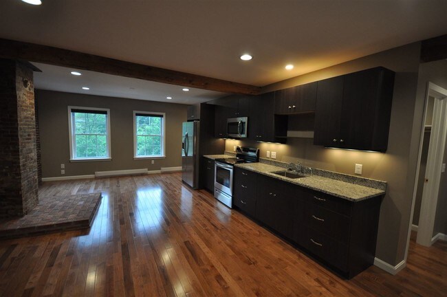 Building Photo - 16 Central St