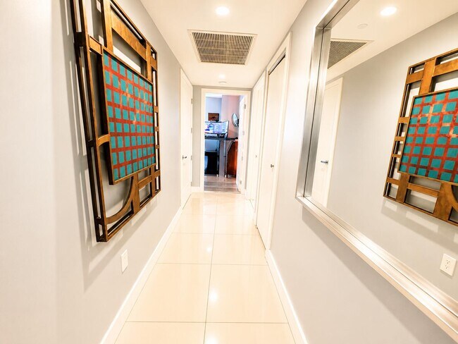 Building Photo - 465 Brickell Ave