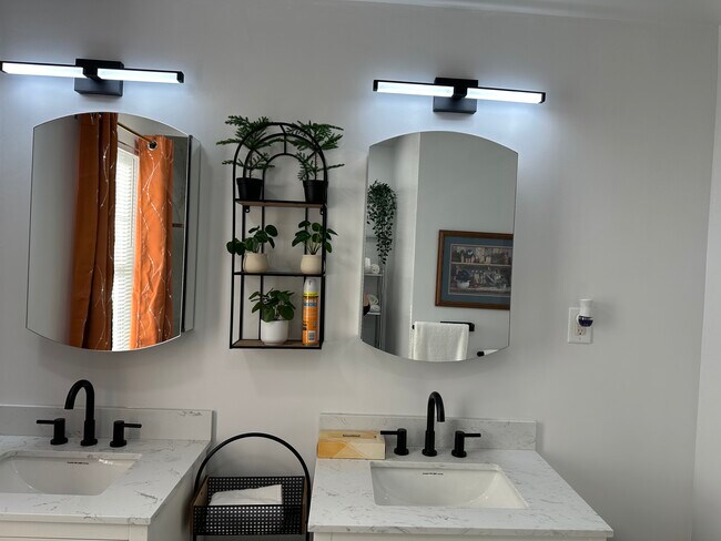 Building Photo - 3826 W 9th St