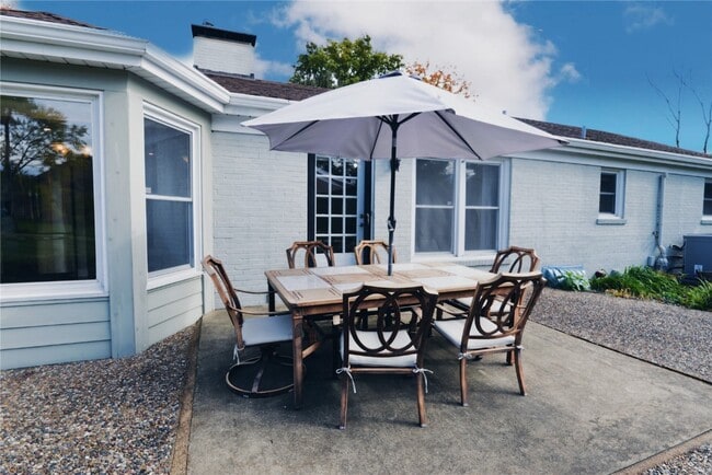 Building Photo - 2235 N Ballas Rd