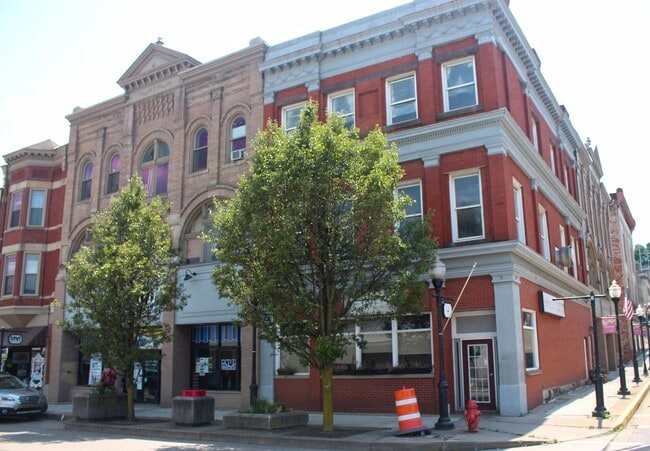 Interior Photo - Fifth Street Place