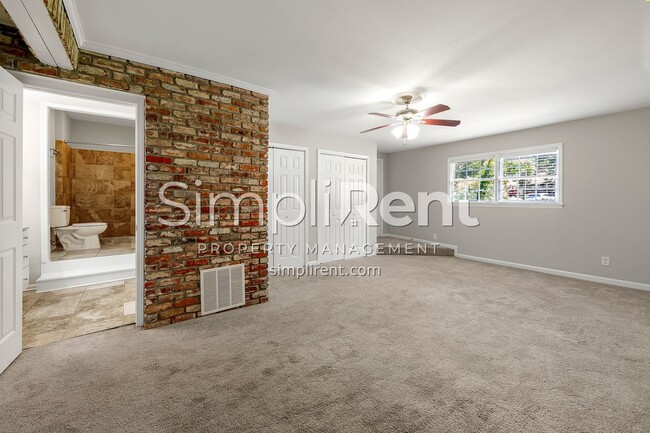 Building Photo - Charming 4 Bd / 2 Bath in College Park!