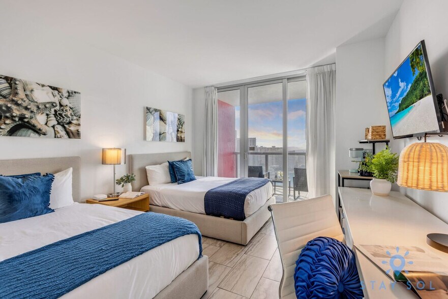 Building Photo - 2602 E Hallandale Beach Blvd