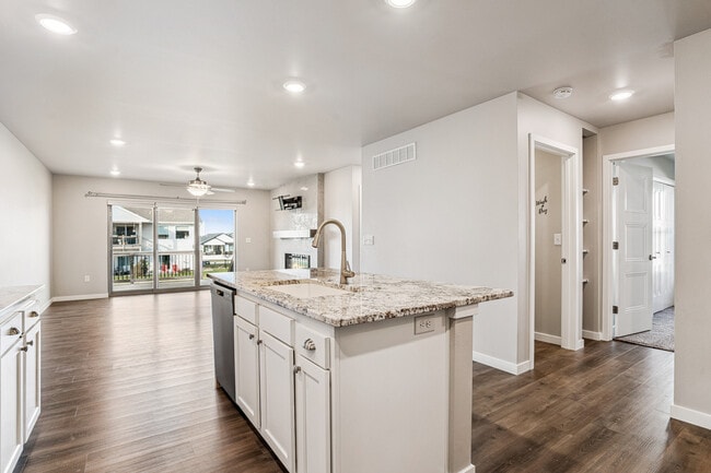 Building Photo - 785 River Bnd Ln