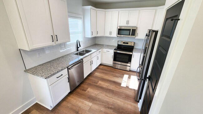 Building Photo - High-End Touches & Flexible Space in a Bea...