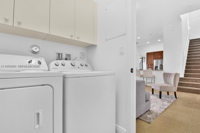 Building Photo - 8354 NW 39th Ct