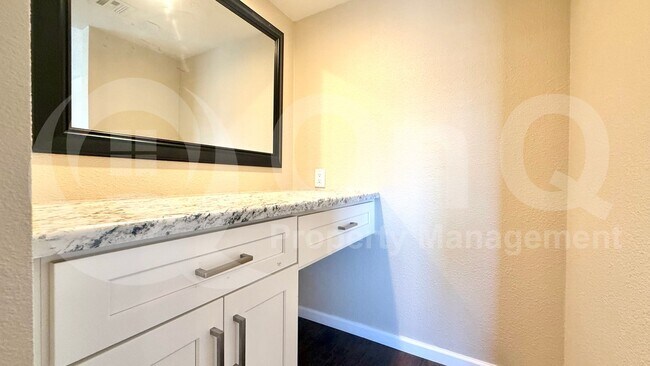 Building Photo - 2724 W McLellan Blvd