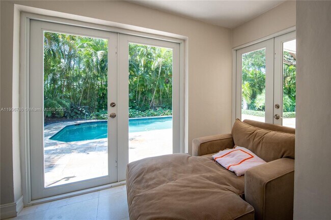 Building Photo - 928 Escobar Ave