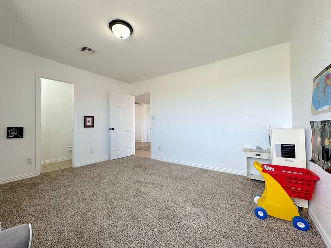 Building Photo - Northeast El Paso 4 Bed Refrig A/C